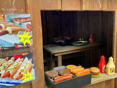 Hotdogbod i legehuset